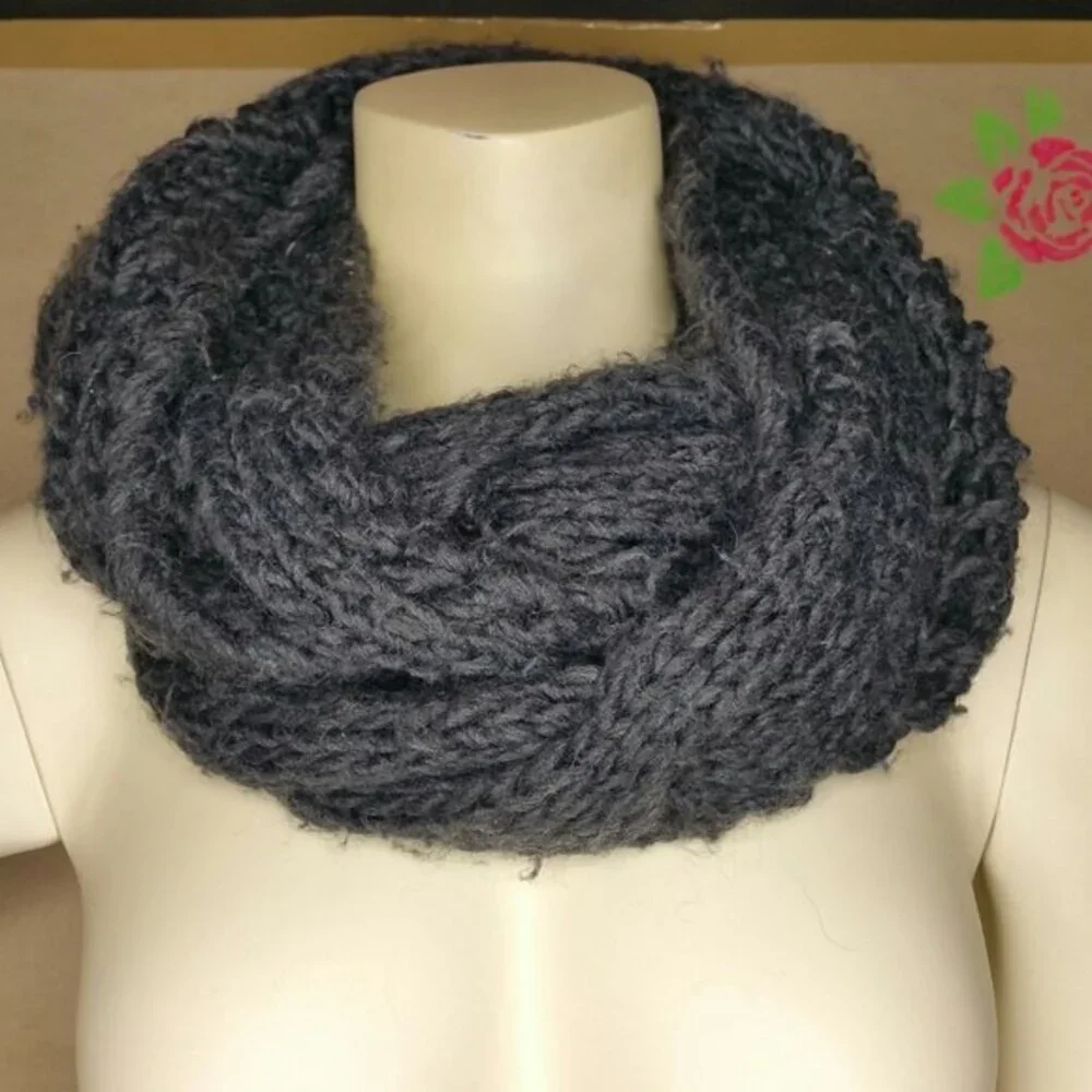 American Eagle Outfitters Chunky Gray Winter Scarf
